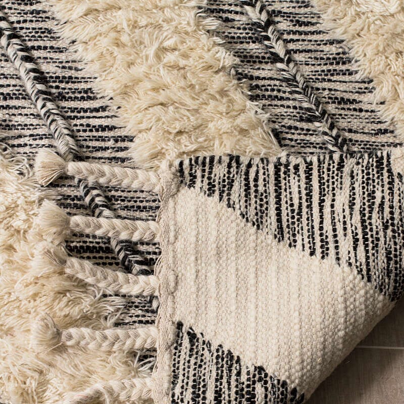 Safavieh Kenya Kny901H Black / Ivory Chevron Area Rug