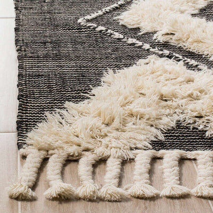 Safavieh Kenya Kny903H Black / Ivory Moroccan Area Rug