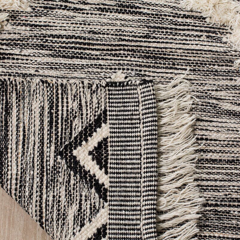 Safavieh Kenya Kny906H Black / Ivory Moroccan Area Rug