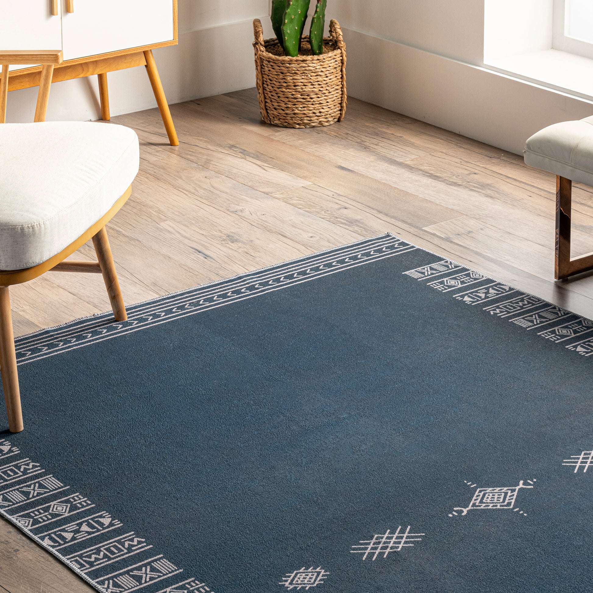 AreaRugs.com Wavaj Nwa1191B Navy Area Rug