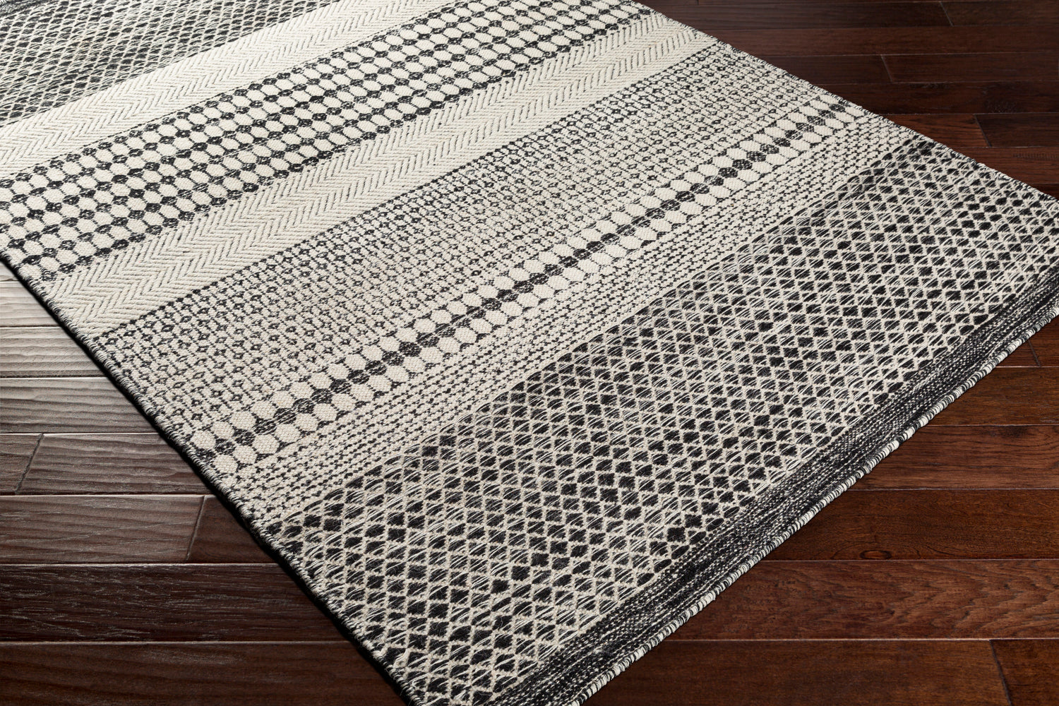 Surya Mardin Mdi-2306 Black, Beige Rugs.