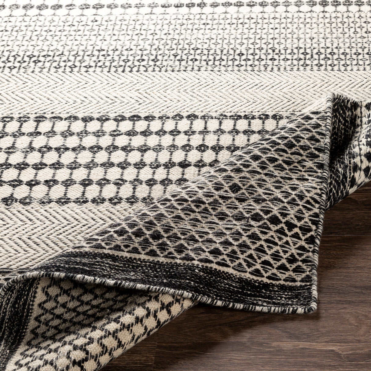 Surya Mardin Mdi-2306 Black, Beige Rugs.