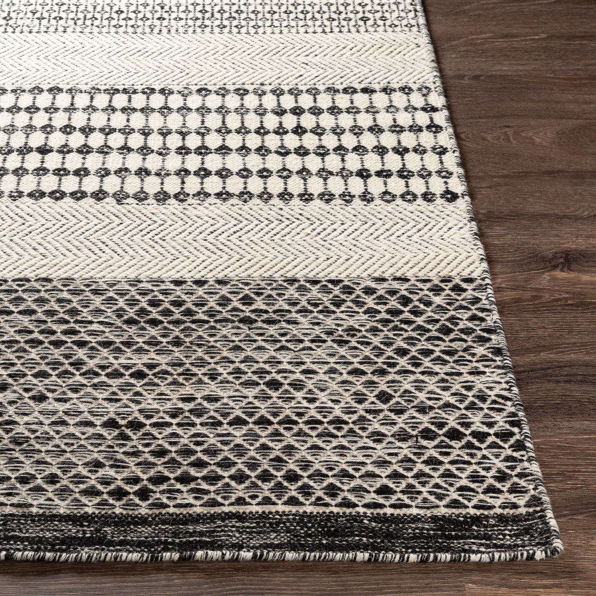 Surya Mardin Mdi-2306 Black, Beige Rugs.
