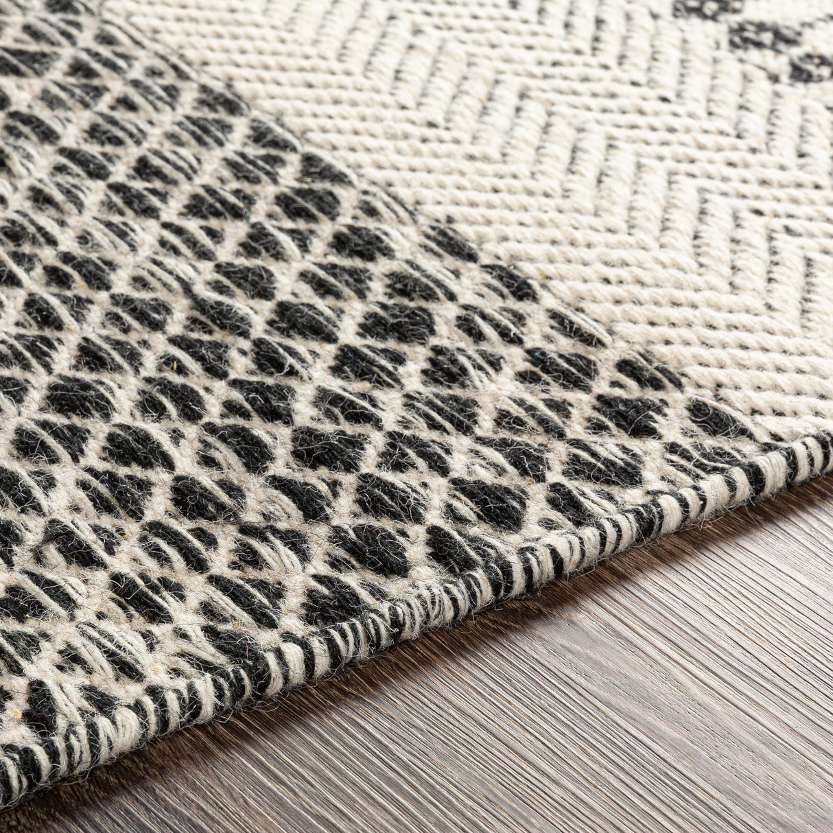 Surya Mardin Mdi-2306 Black, Beige Rugs.