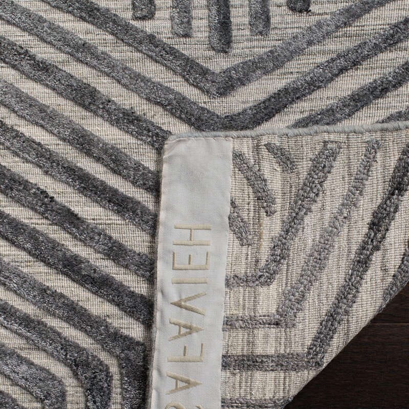 Safavieh Mirage Mir351A Light Grey / Charcoal Rugs.