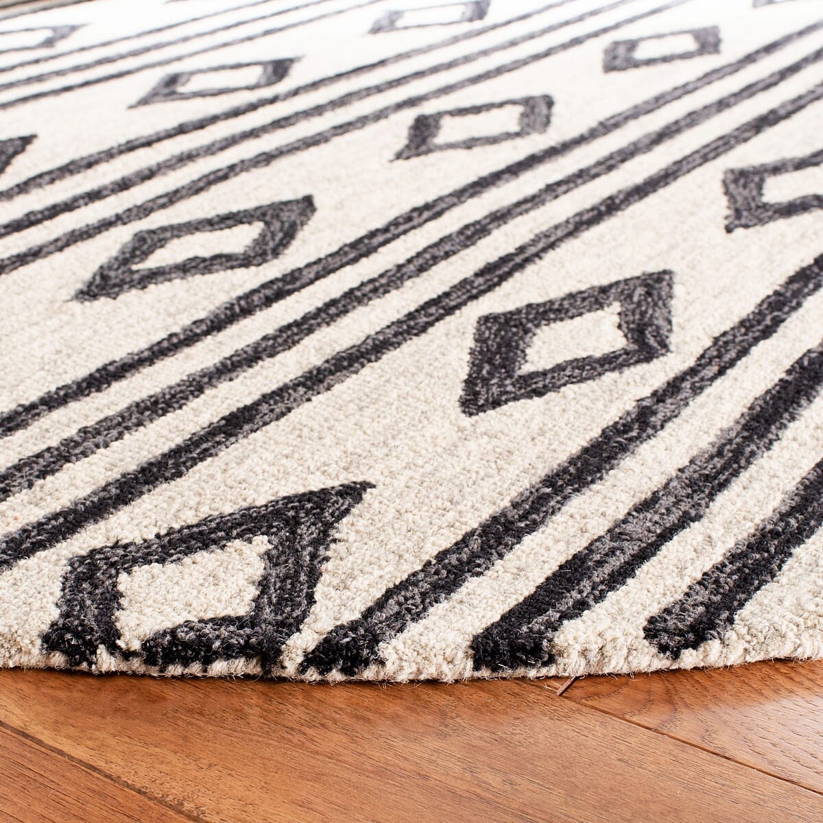 Safavieh Micro Loop Mlp153A Ivory/Charcoal Rug.