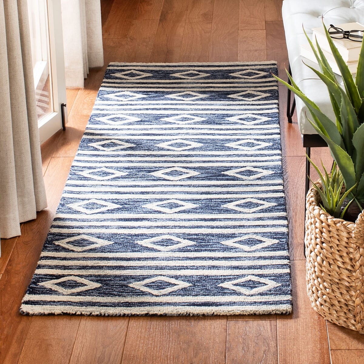 Safavieh Micro-Loop Mlp153N Navy / Ivory Moroccan Area Rug