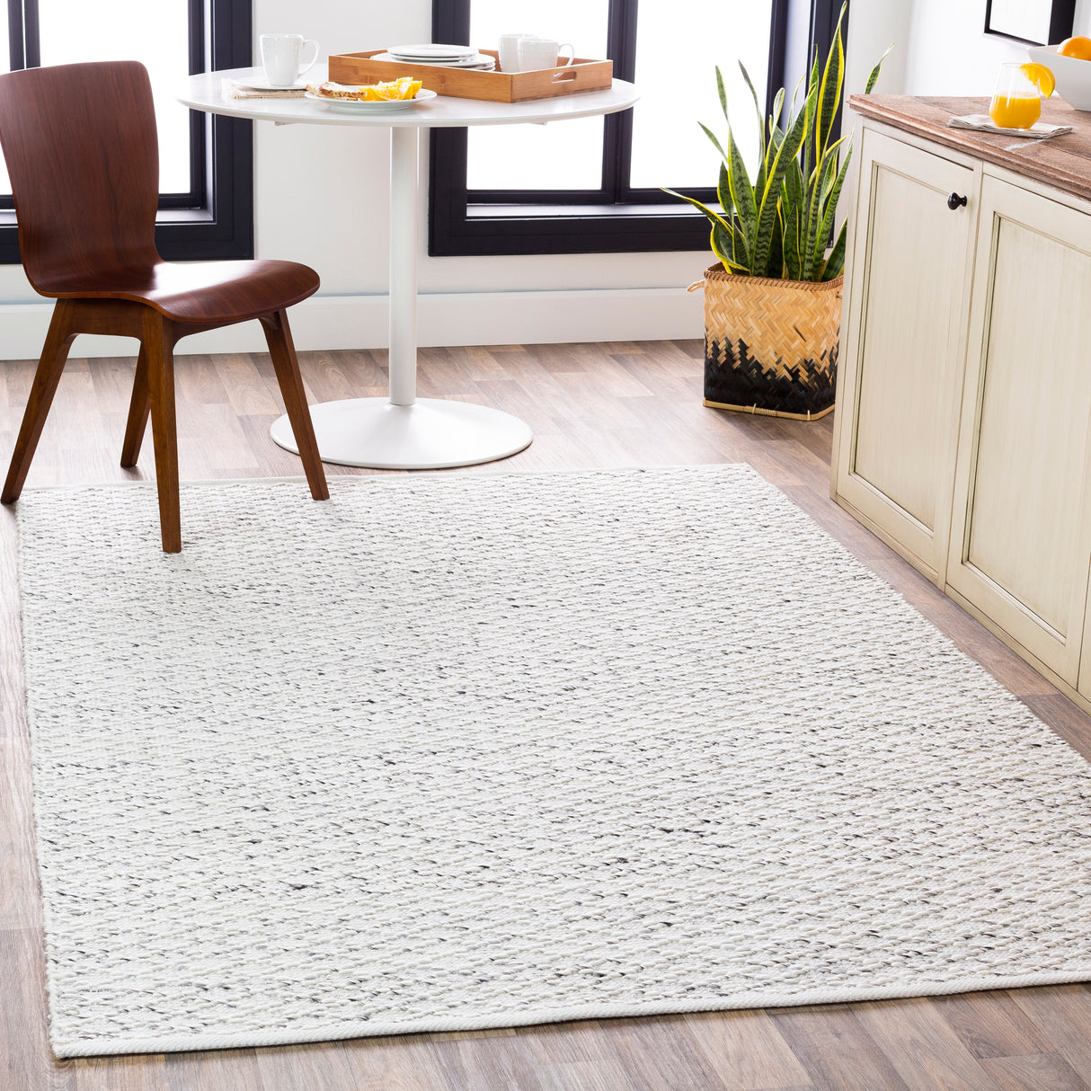 Surya Modena Moe-1002 Ivory, Black Rug.