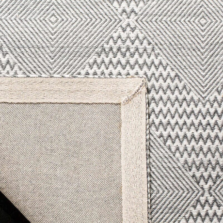 Safavieh Marbella Mrb304F Dark Grey / Ivory Rugs.