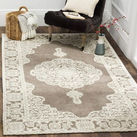 Safavieh Marbella Mrb615A Light Grey / Ivory Rugs.