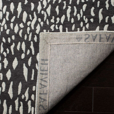 Safavieh Marbella Mrb657A Dark Grey / Ivory Rugs.