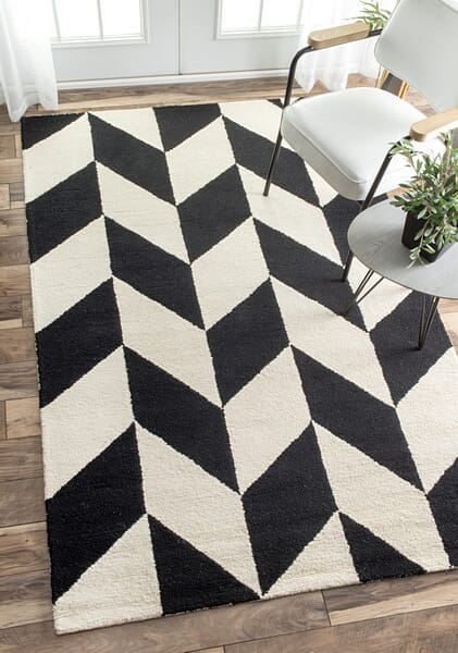 AreaRugs.com Chiyah Mthm Black And White Geometric Area Rug