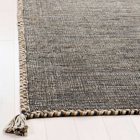 Safavieh Montauk Mtk150B Beige / Black Rugs.