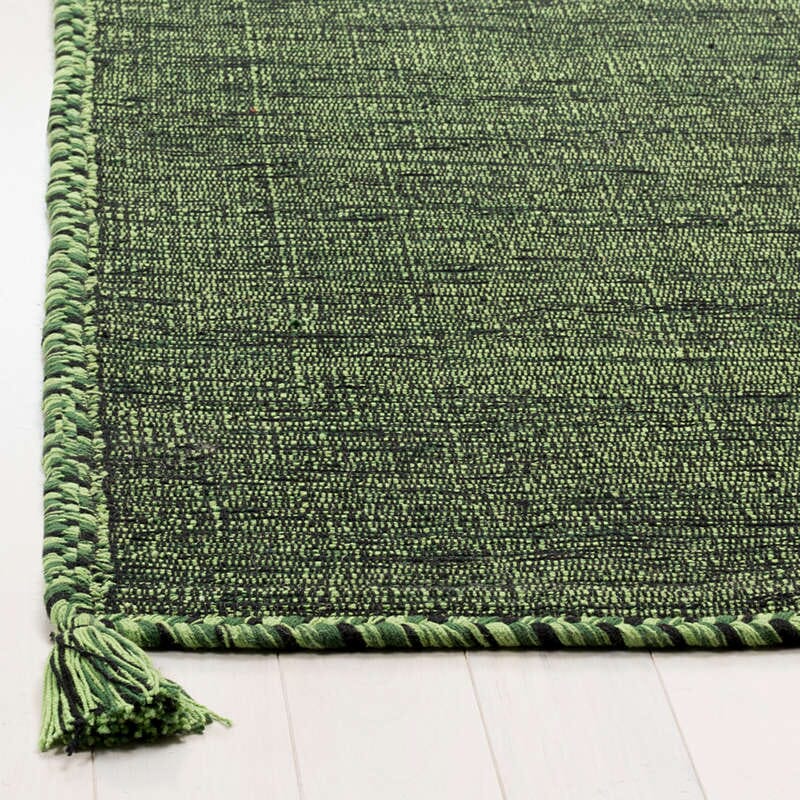 Safavieh Montauk Mtk150Y Green / Black Solid Color Area Rug