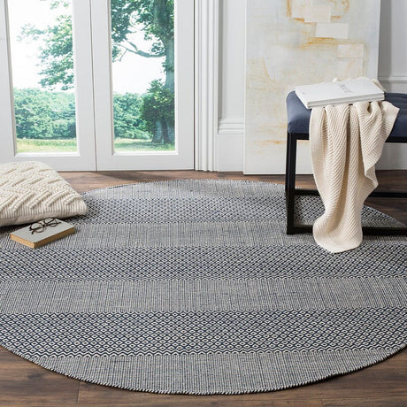 Safavieh Montauk Mtk330B Ivory/Navy Rug.