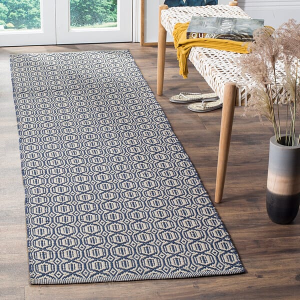 Safavieh Montauk Mtk333B Ivory / Navy Geometric Area Rug