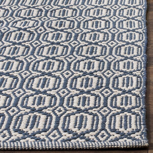 Safavieh Montauk Mtk333B Ivory / Navy Geometric Area Rug