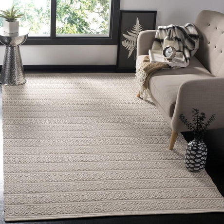 Safavieh Montauk Mtk341A Ivory / Grey Rugs.