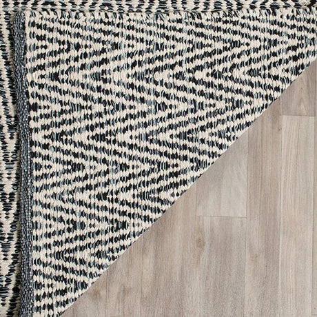 Safavieh Montauk Mtk411A Ivory / Dark Grey Rugs.