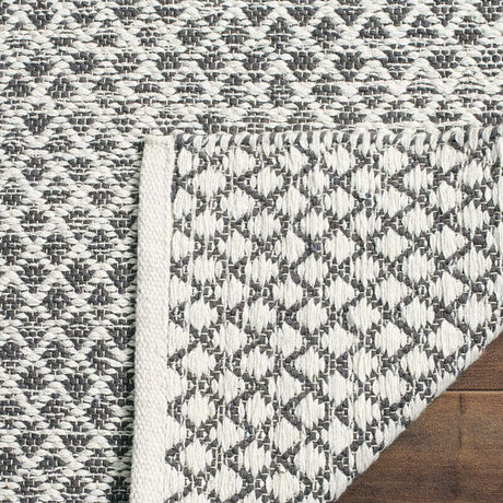 Safavieh Montauk Mtk601K Light Grey/Ivory Rug.