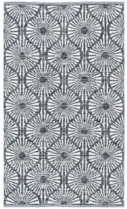 Safavieh Montauk Mtk606A Black / Ivory Geometric Area Rug