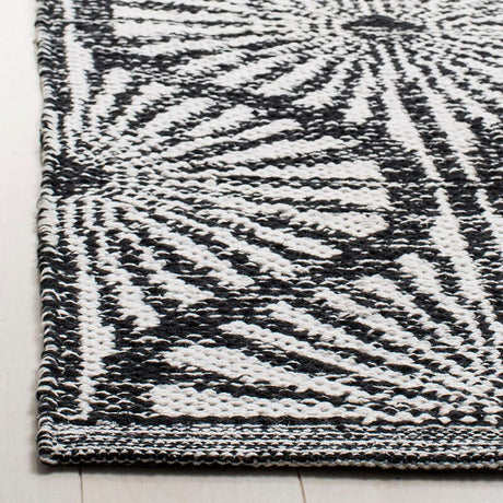 Safavieh Montauk Mtk606A Black / Ivory Rugs.