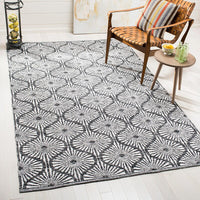 Safavieh Montauk Mtk606A Black / Ivory Geometric Area Rug