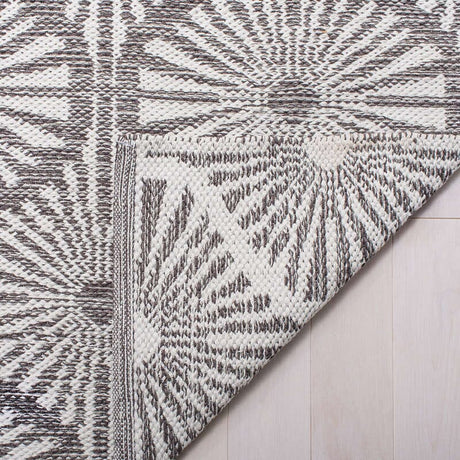 Safavieh Montauk Mtk606J Charcoal / Ivory Rugs.