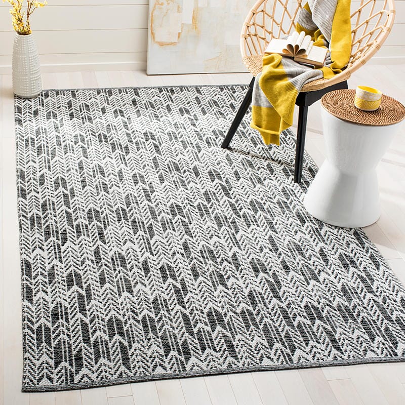 Safavieh Montauk Mtk609A Black / Ivory Geometric Area Rug