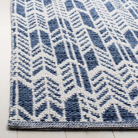 Safavieh Montauk Mtk609C Navy / Ivory Rugs.