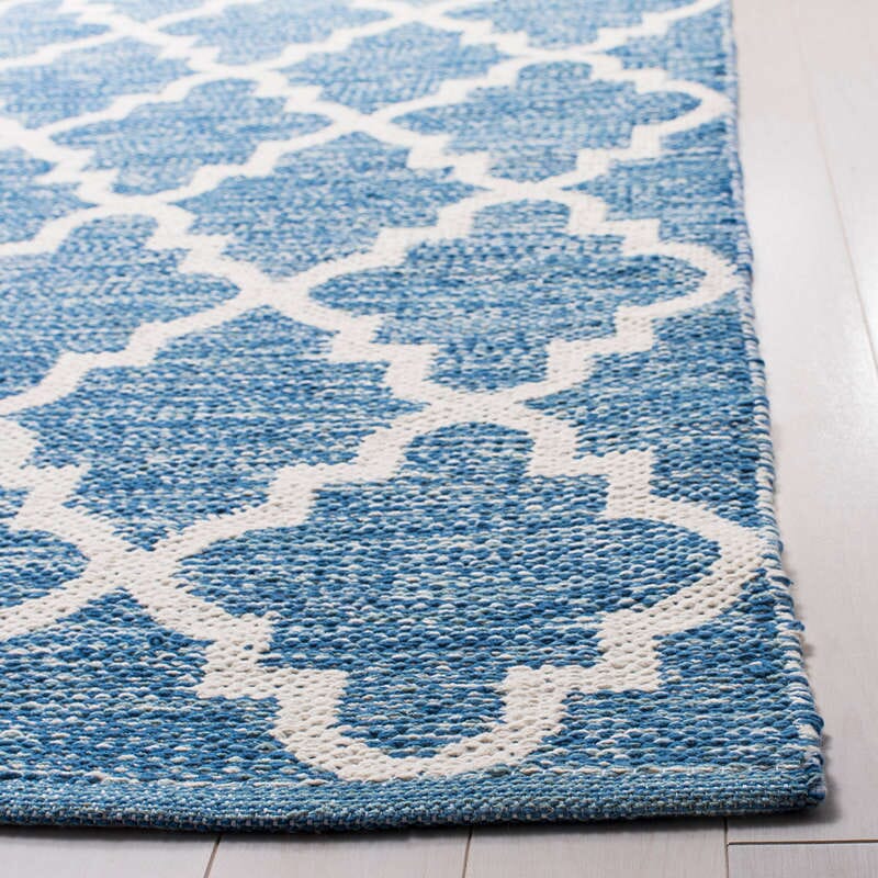 Safavieh Montauk Mtk611B Blue / Ivory Geometric Area Rug