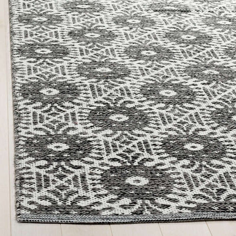 Safavieh Montauk Mtk612A Black / Ivory Rugs.