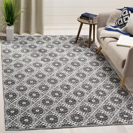 Safavieh Montauk Mtk612A Black / Ivory Rugs.