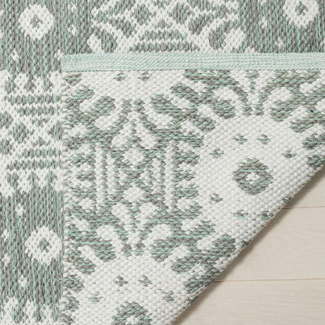 Safavieh Montauk Mtk612G Light Green / Ivory Rugs.