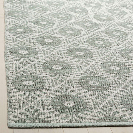 Safavieh Montauk Mtk612G Light Green / Ivory Rugs.