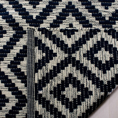 Safavieh Montauk Mtk613C Navy / Ivory Rugs.