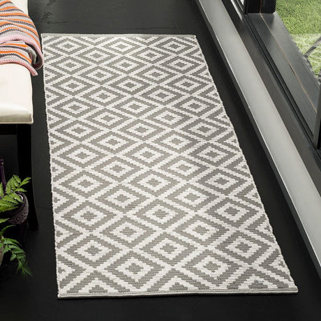 Safavieh Montauk Mtk613M Grey / Ivory Rugs.