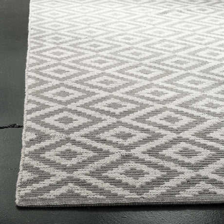 Safavieh Montauk Mtk613M Grey / Ivory Rugs.