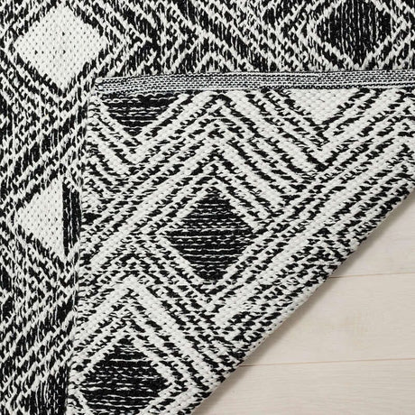 Safavieh Montauk Mtk614A Black / Ivory Rugs.