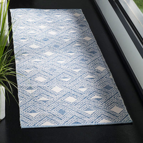 Safavieh Montauk Mtk614B Blue / Ivory Rugs.