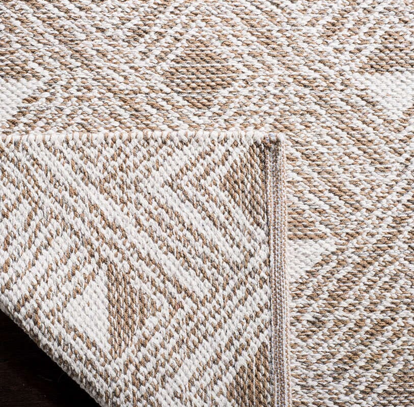 Safavieh Montauk Mtk614R Beige / Ivory Geometric Area Rug