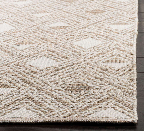 Safavieh Montauk Mtk614R Beige / Ivory Rugs.