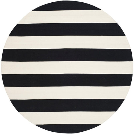 Safavieh Montauk Mtk712D Black / White Rugs.