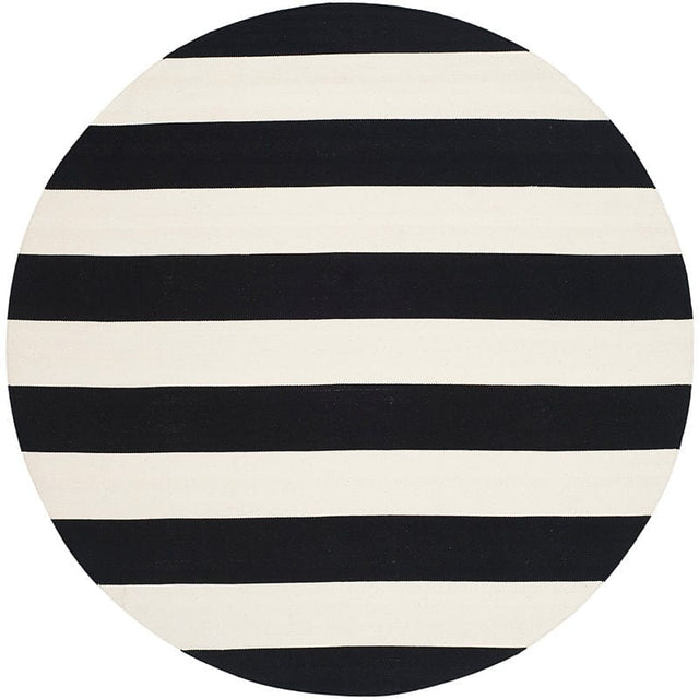 Safavieh Montauk Mtk712D Black / White Rugs.