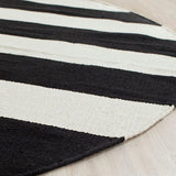 Safavieh Montauk Mtk712D Black / White Rugs.