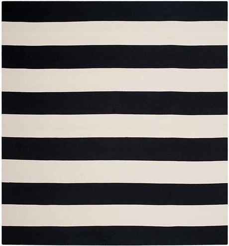 Safavieh Montauk Mtk712D Black / White Rugs.