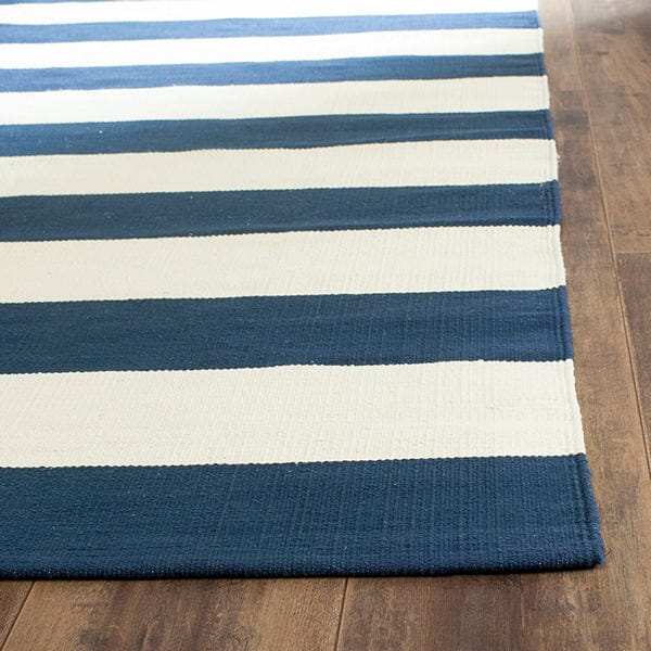 Safavieh Montauk Mtk712H Navy / Ivory Striped Area Rug