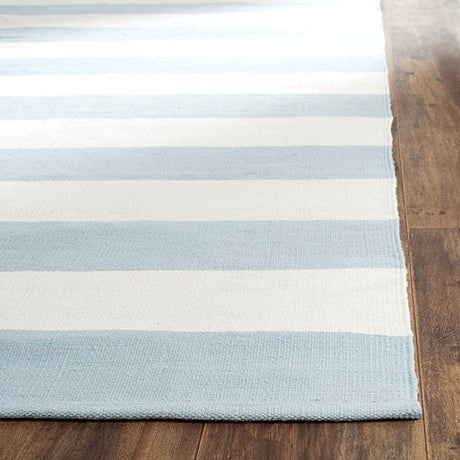 Safavieh Montauk Mtk712K Sky Blue / Ivory Rugs.