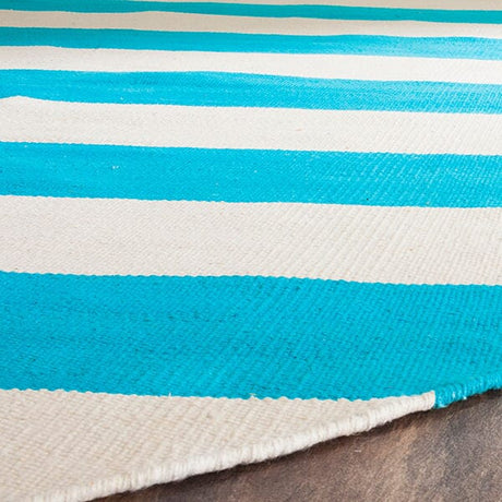 Safavieh Montauk Mtk712N Turquoise / Ivory Rugs.