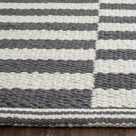 Safavieh Montauk Mtk715A Ivory / Grey Rugs.